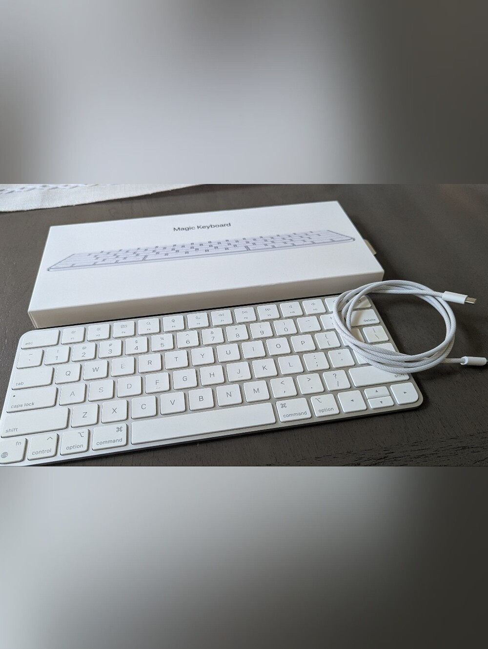 Apple Magic Keyboard - Picture 2 of 3